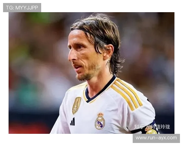 足球球星每场比赛收入揭秘背后的巨额酬劳与商业价值分析 足球球星每场比赛收入揭秘背后的巨额酬劳与商业价值分析